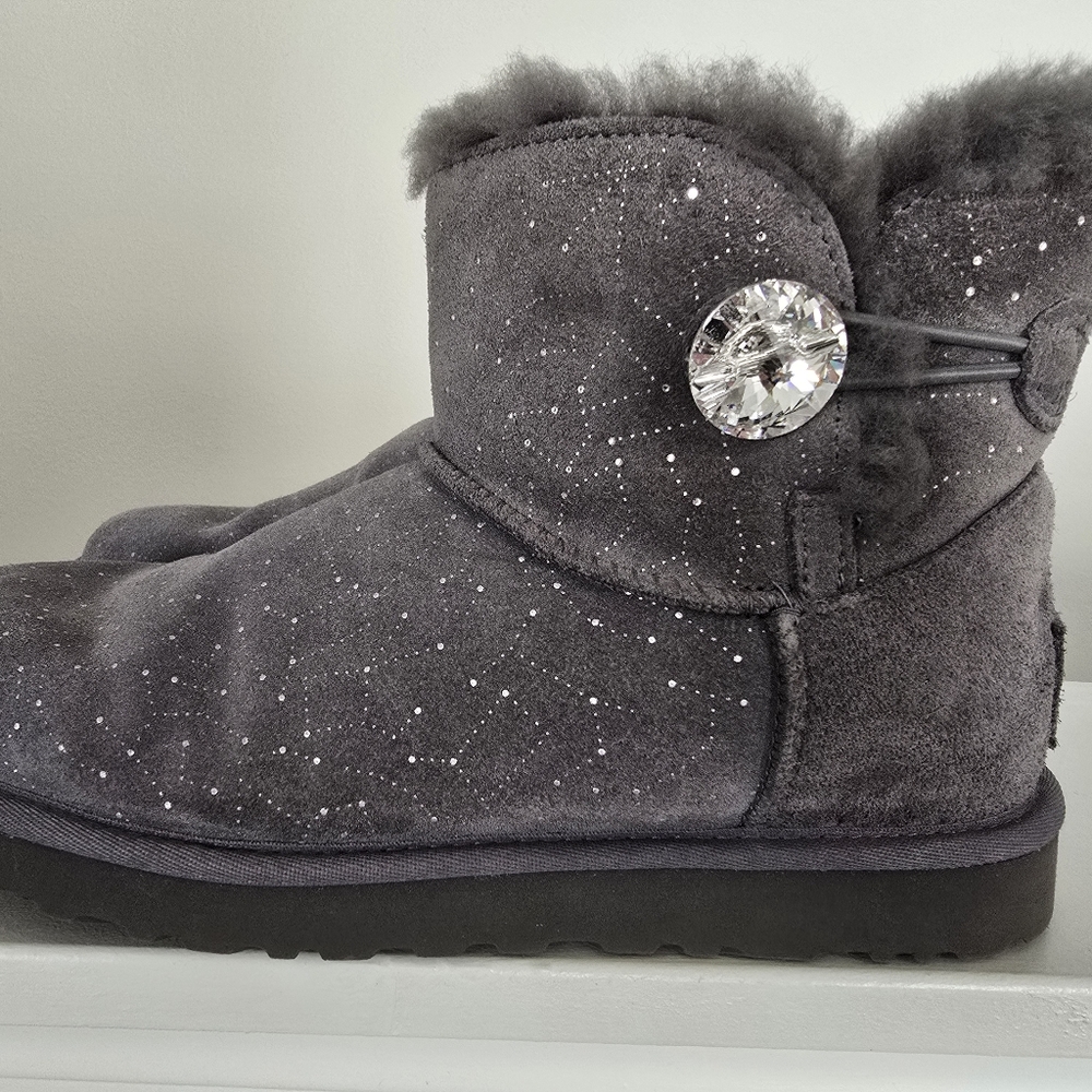 Gray Sparkle UGGS size 9 excellent condition!